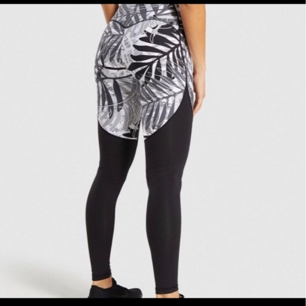 Gymshark paradise leggings size small? No tag see measurements